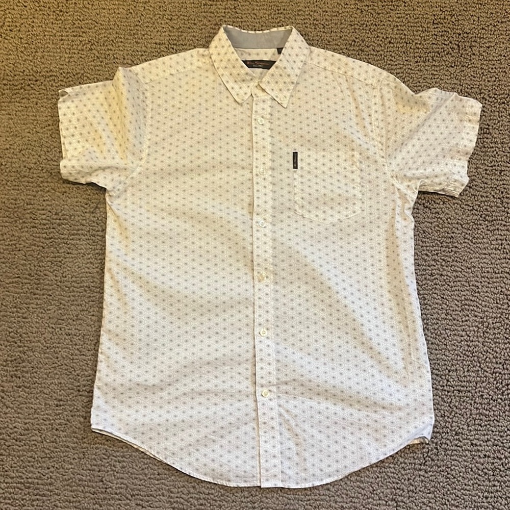 Ben Sherman Short Sleeved Button Down Shirt Size Medium. Slim fit.
